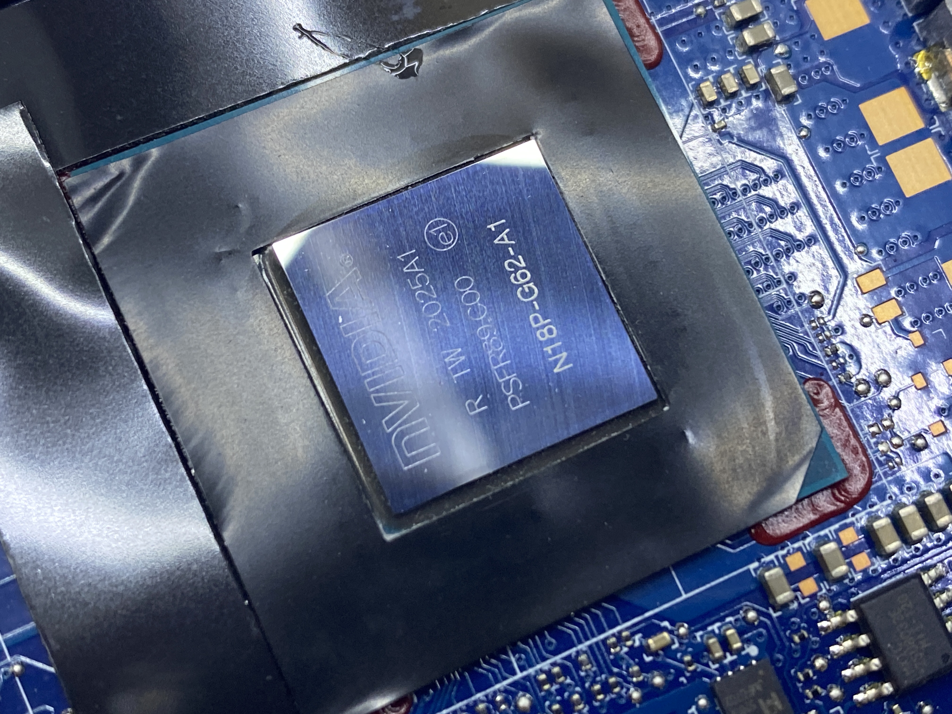 HP Pavilion Gaming po demontáži chladiaceho modulu