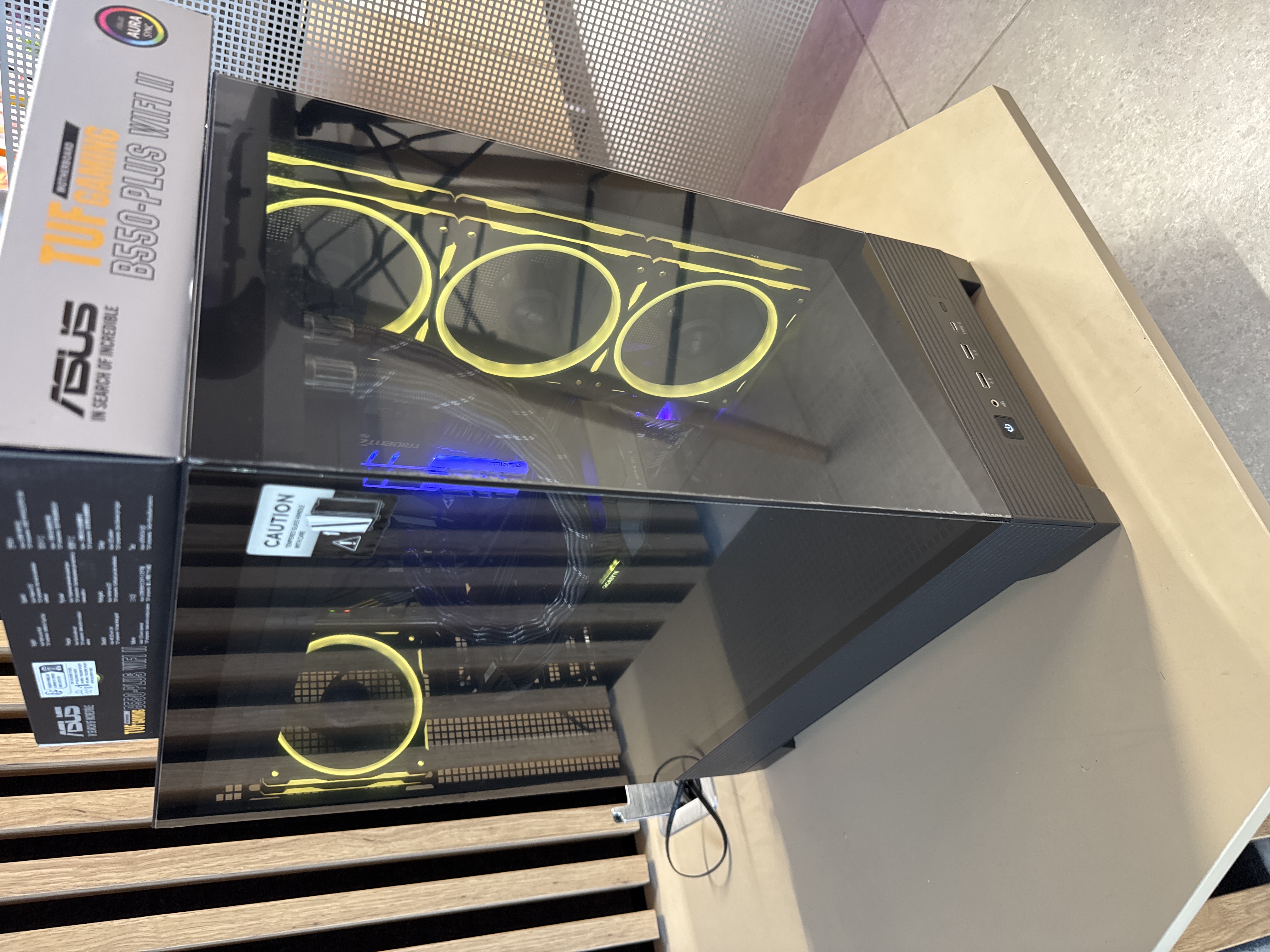 Dokončený upgrade v novej skrinke ASUS pri odovzdaní.