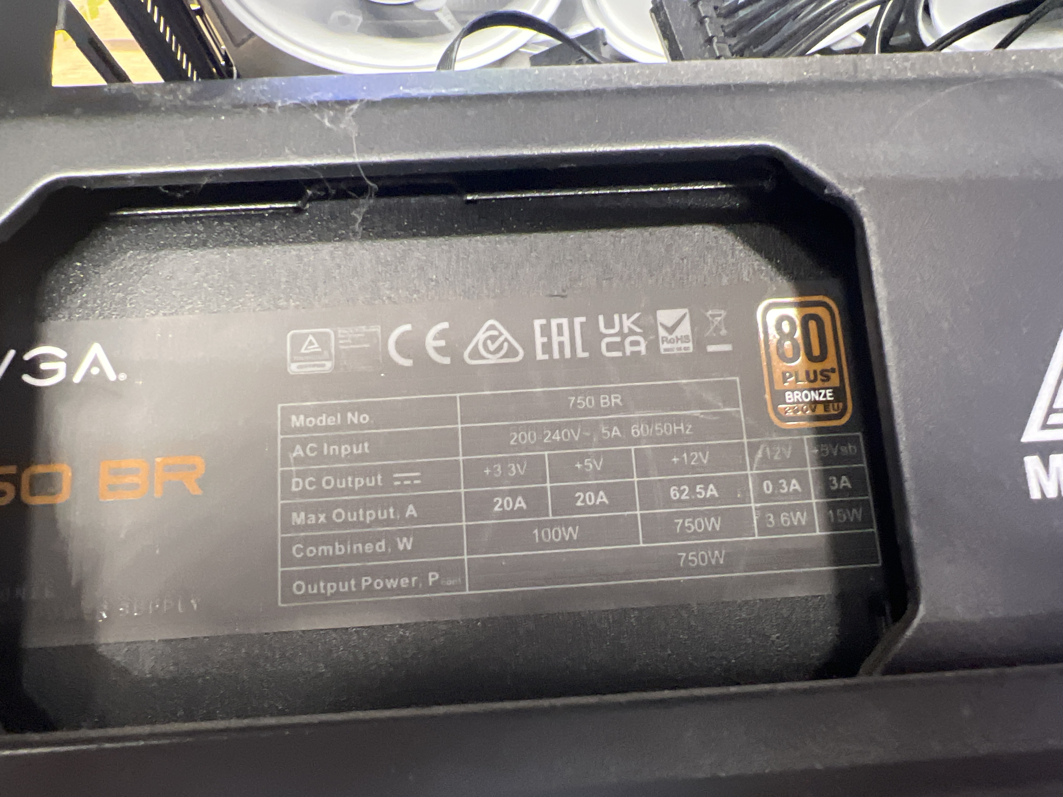 Štítok zdroja EVGA 750 BR v zostave