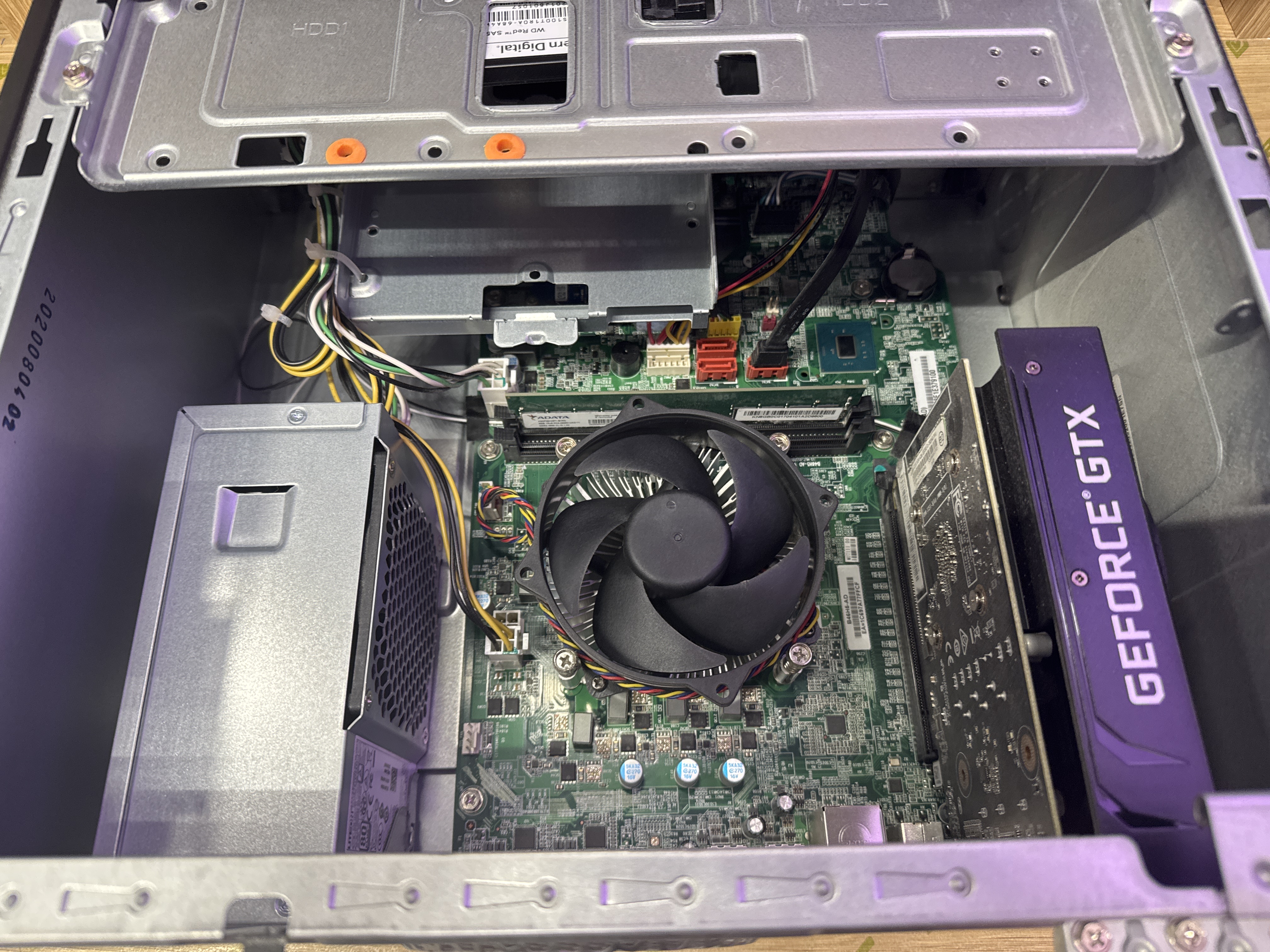 Pôvodná platforma Acer Aspire TC-895 pred upgrade.