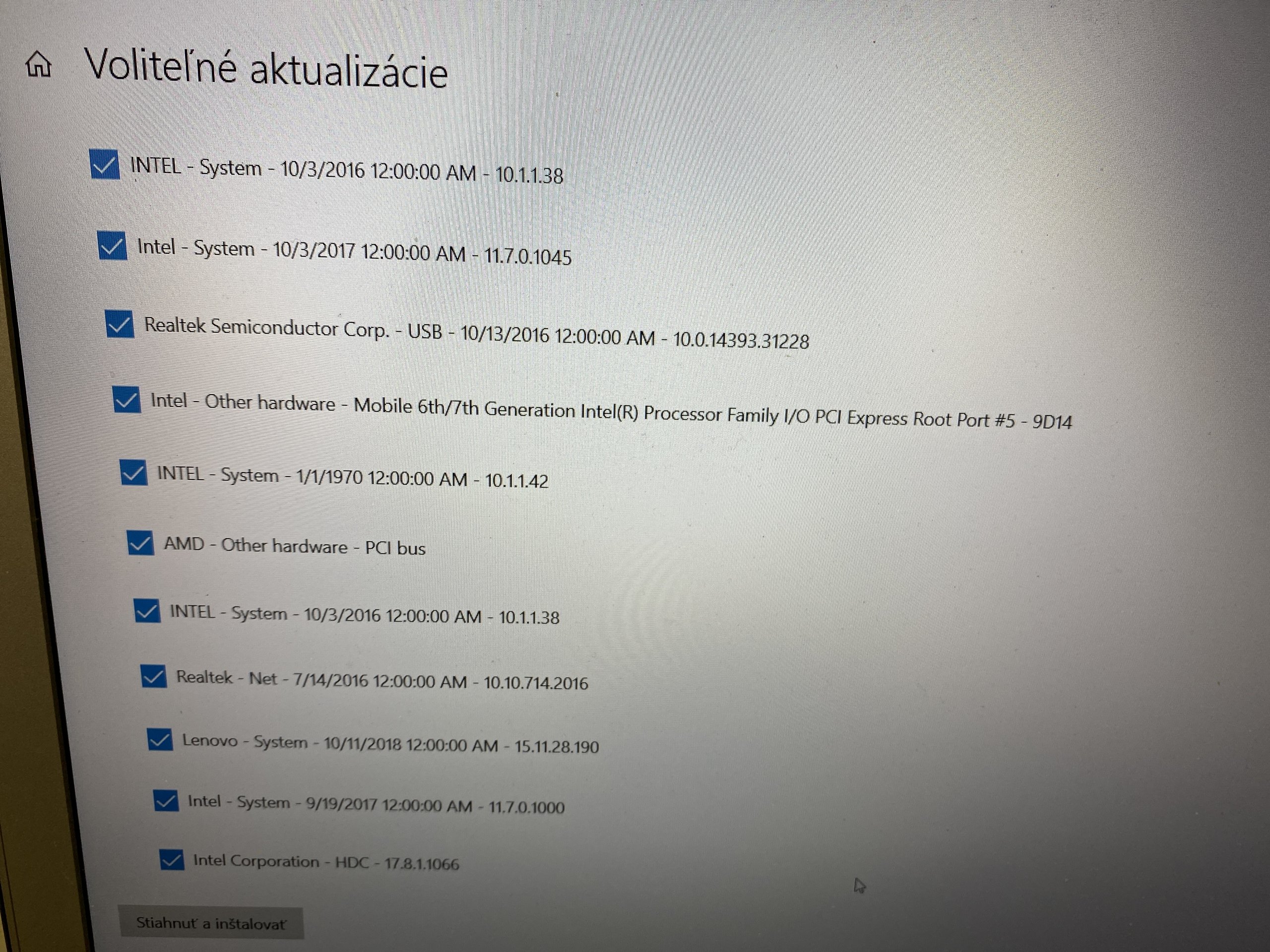 Windows po osadení SSD, inštalácii systému a dokončení dostupných ovládačov.