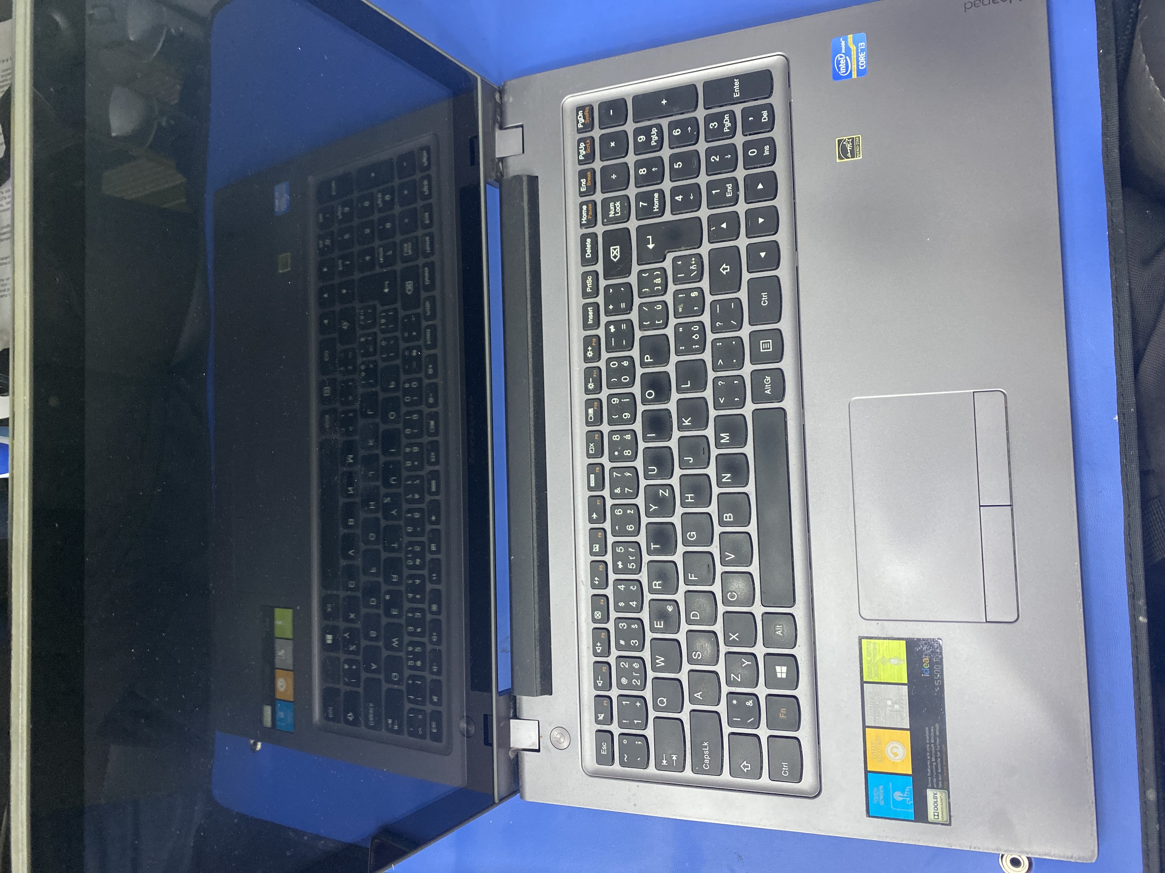 Otvorený Lenovo SL500 pri prijatí na obnovu dát.
