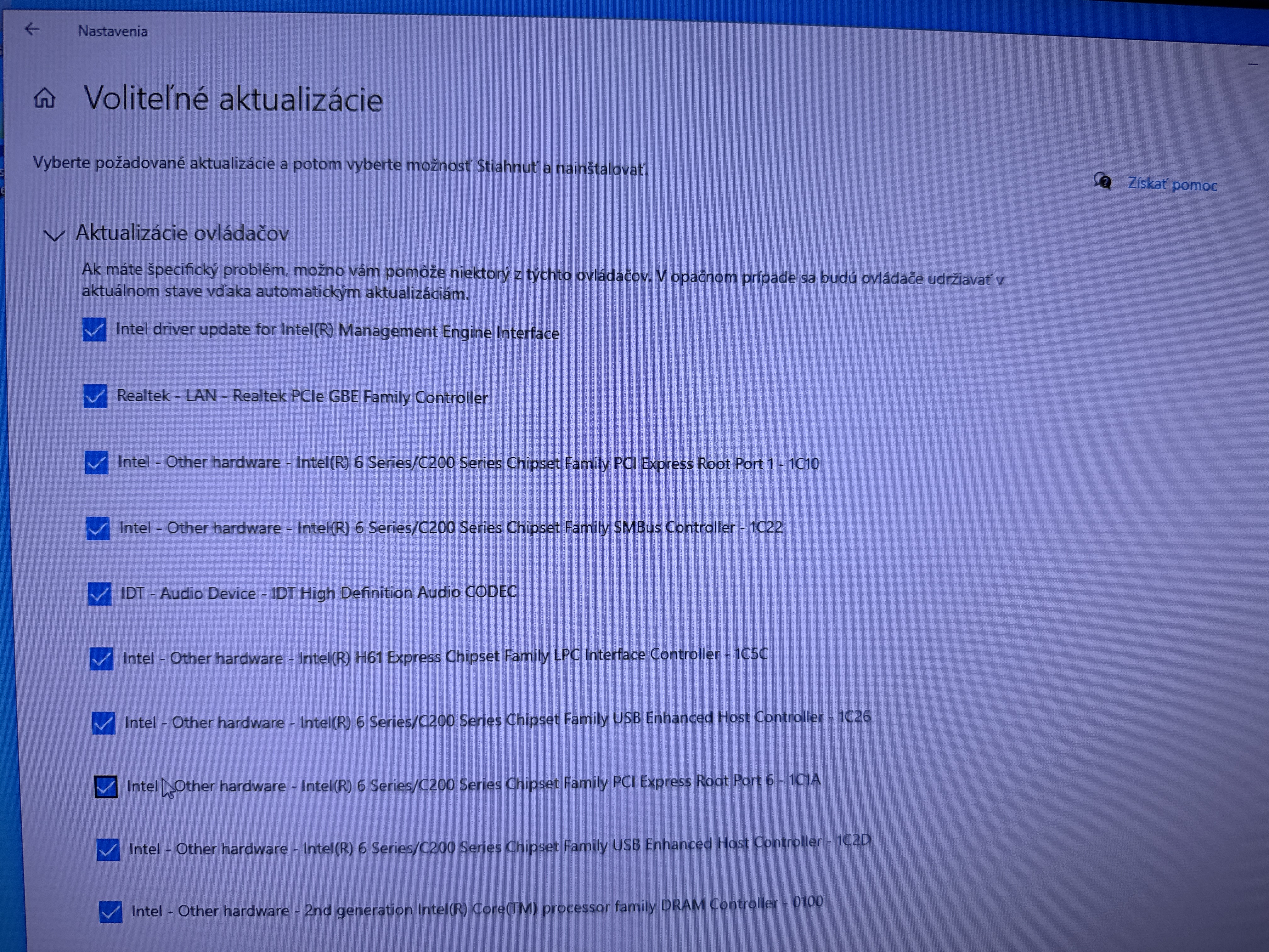 Windows Update ponúka ovládače Intel Management Engine, čipovej súpravy, Realtek LAN a zvuku potrebné pre korektnú funkciu platformy.