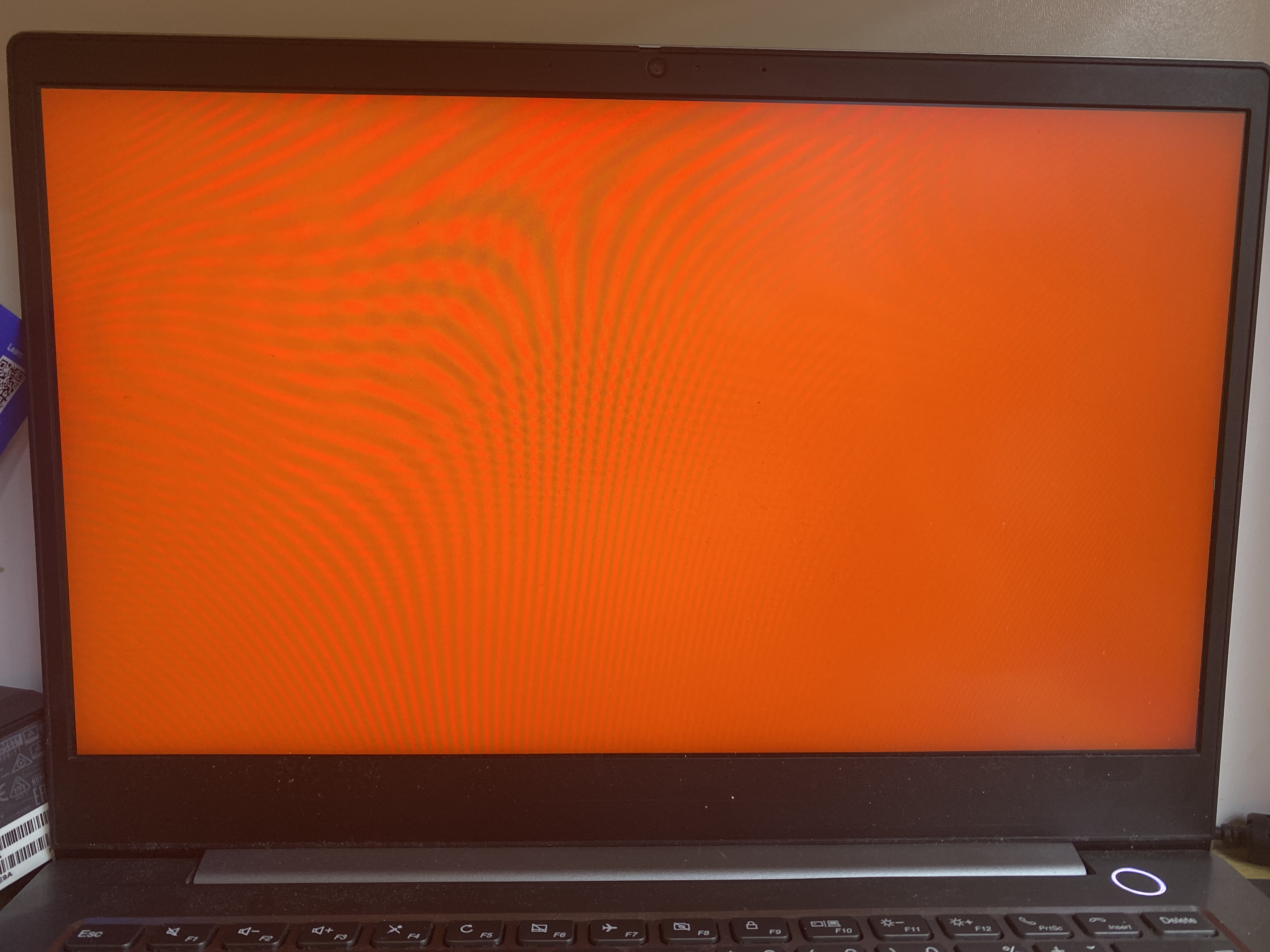 Kontrola zobrazenia displeja po dokončení servisu Lenovo ThinkBook.
