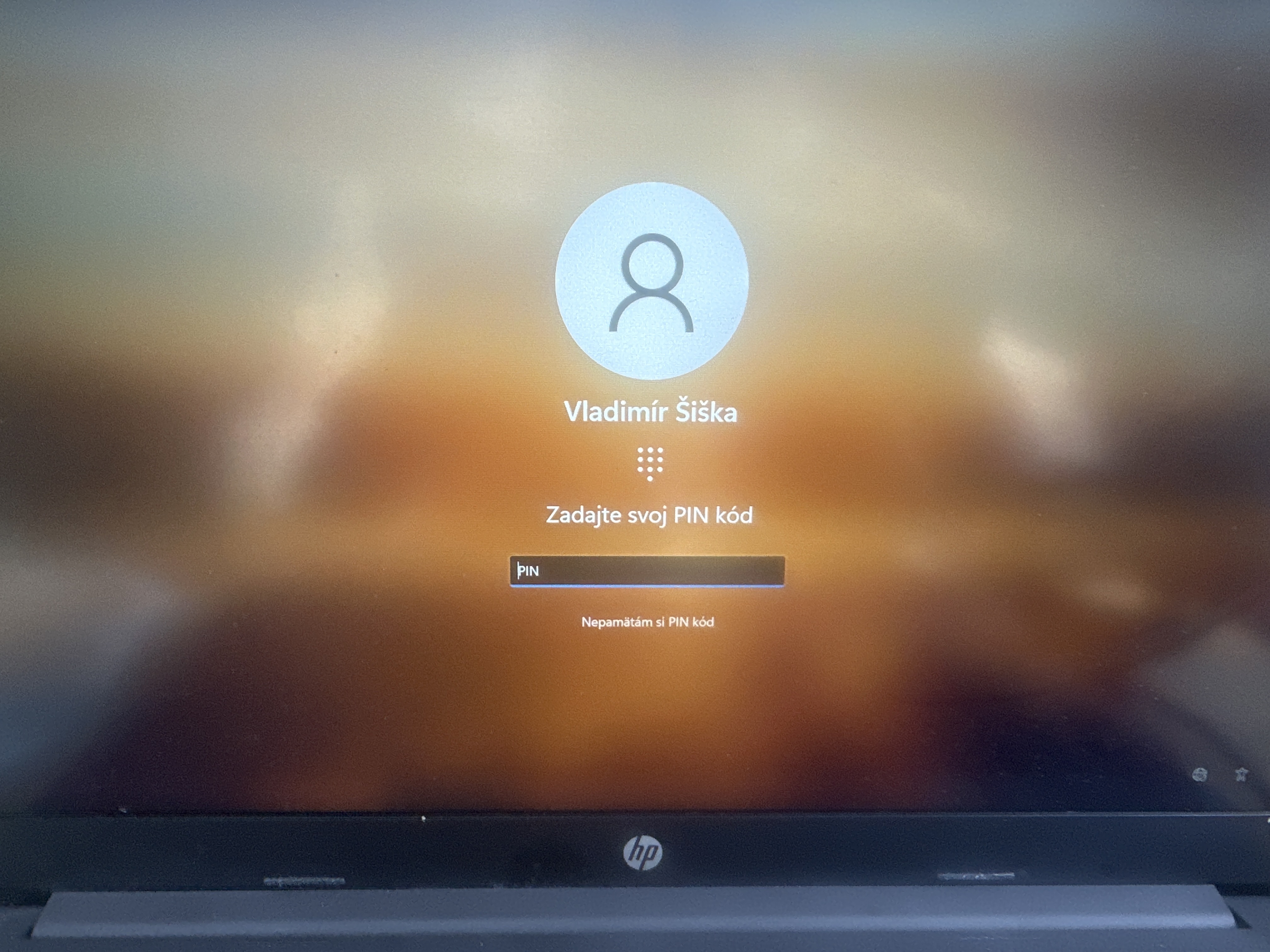 – Notebook po oprave úspešne nabootoval na prihlasovaciu obrazovku Windows.