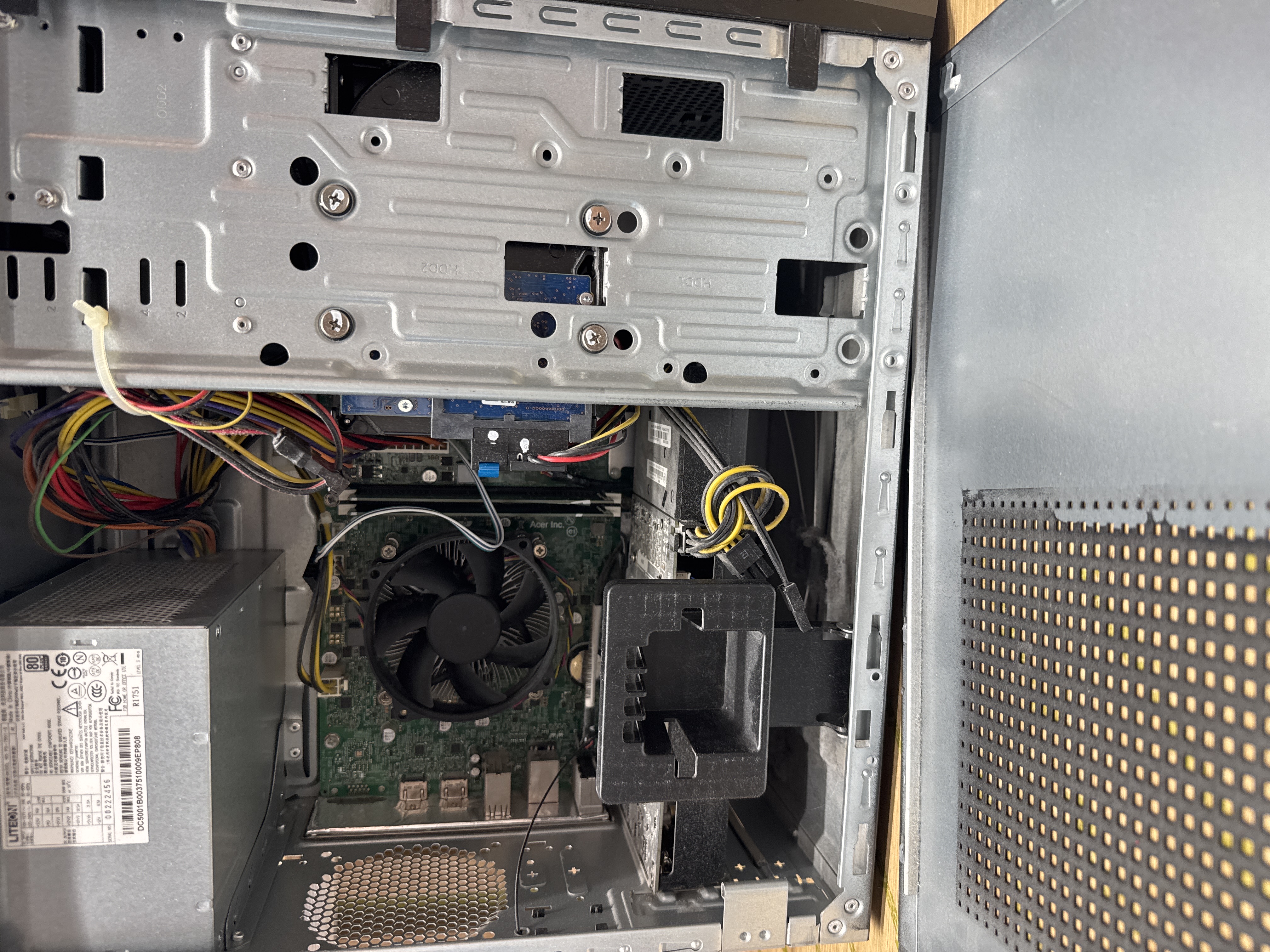 – Acer desktop pri vstupnej diagnostike chyby bootovania.