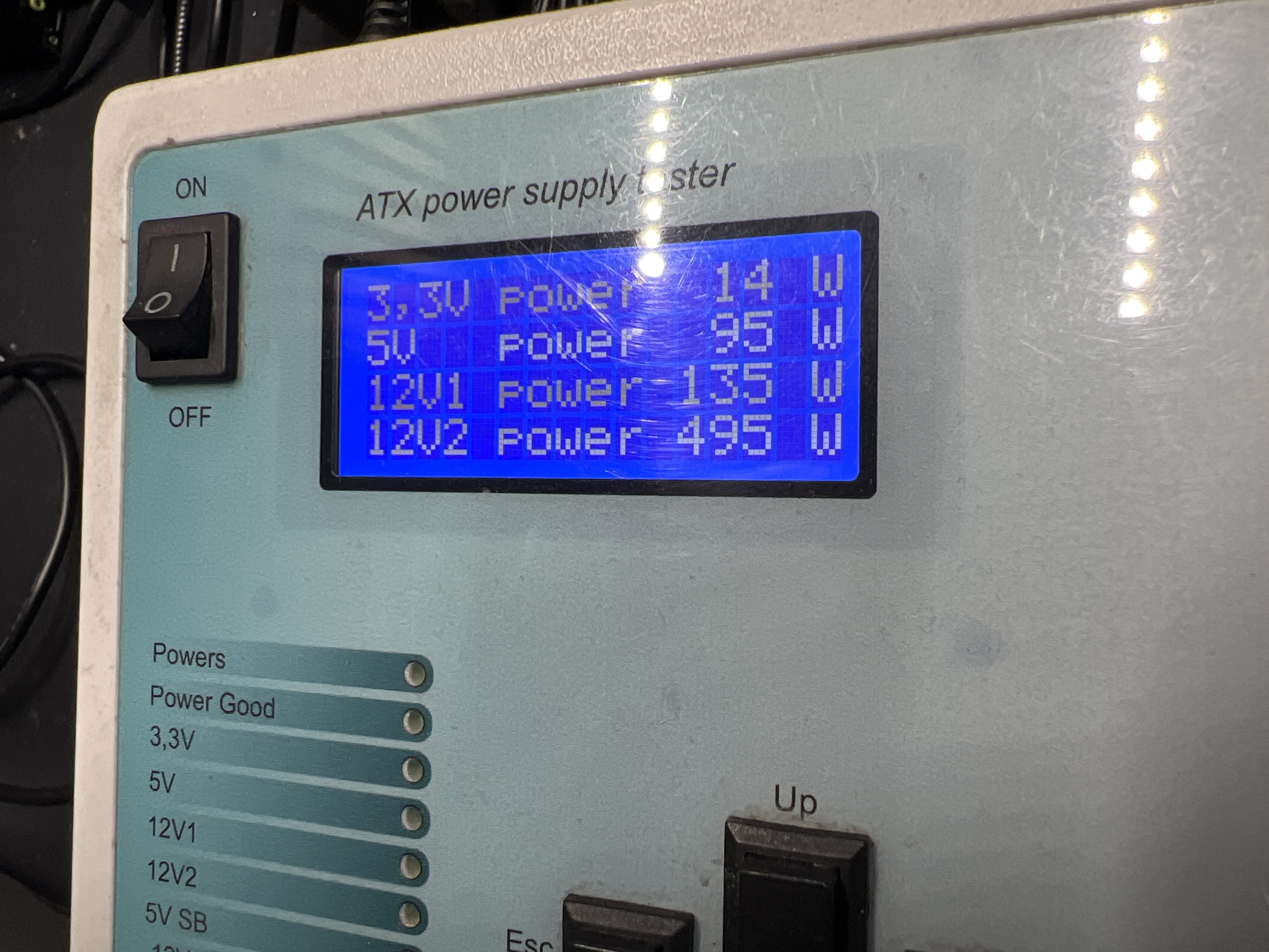 ATX tester napájacieho zdroja s nameranými napätiami