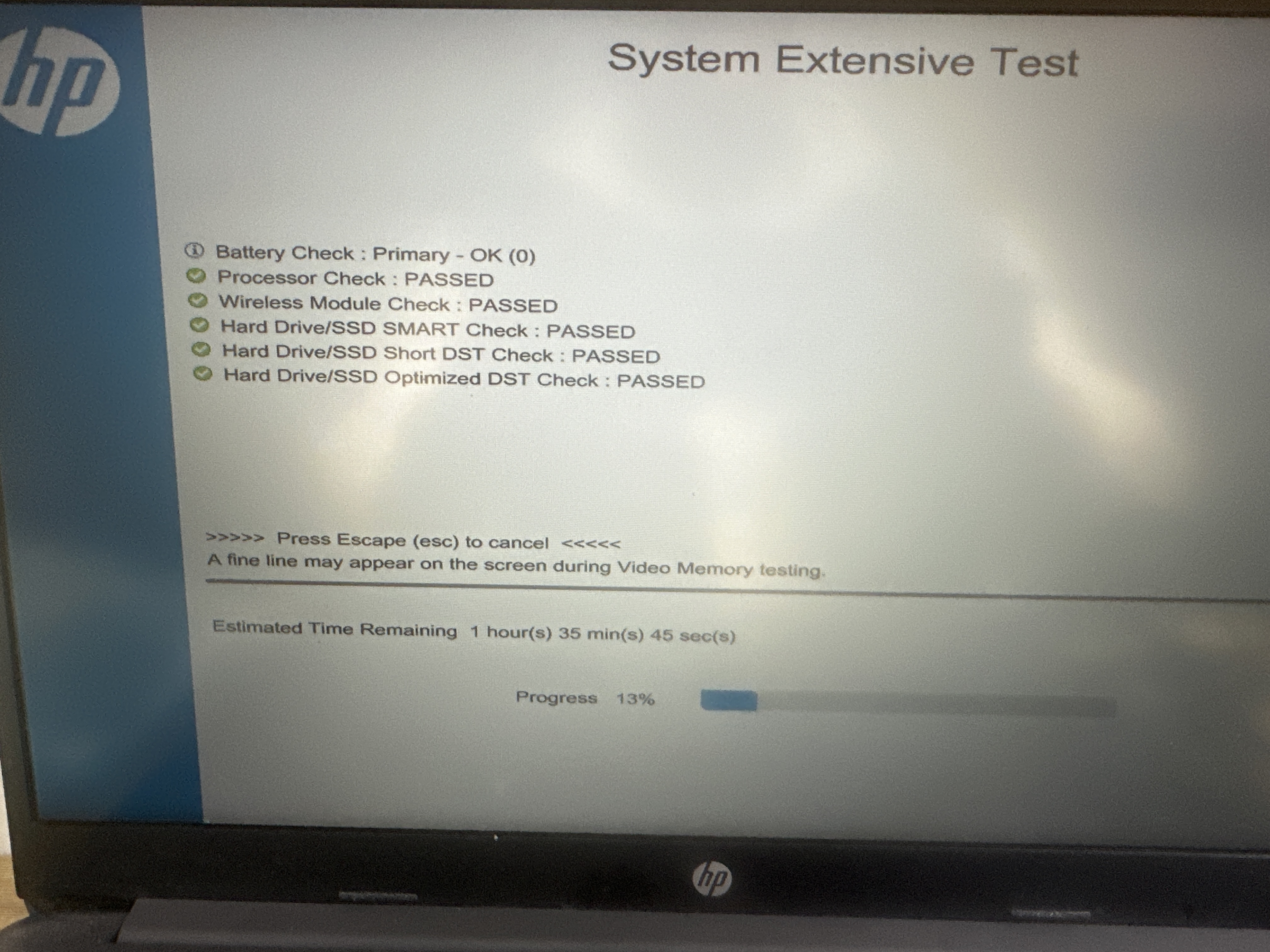 Priebeh interného testu hardvéru notebooku HP.