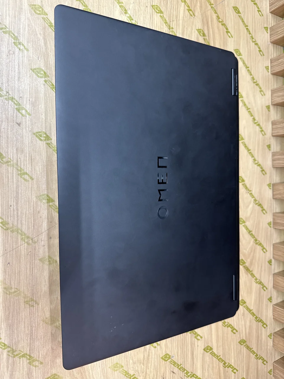 Pôvodný stav notebooku HP Omen pri prevzatí po kontakte s kvapalinou.